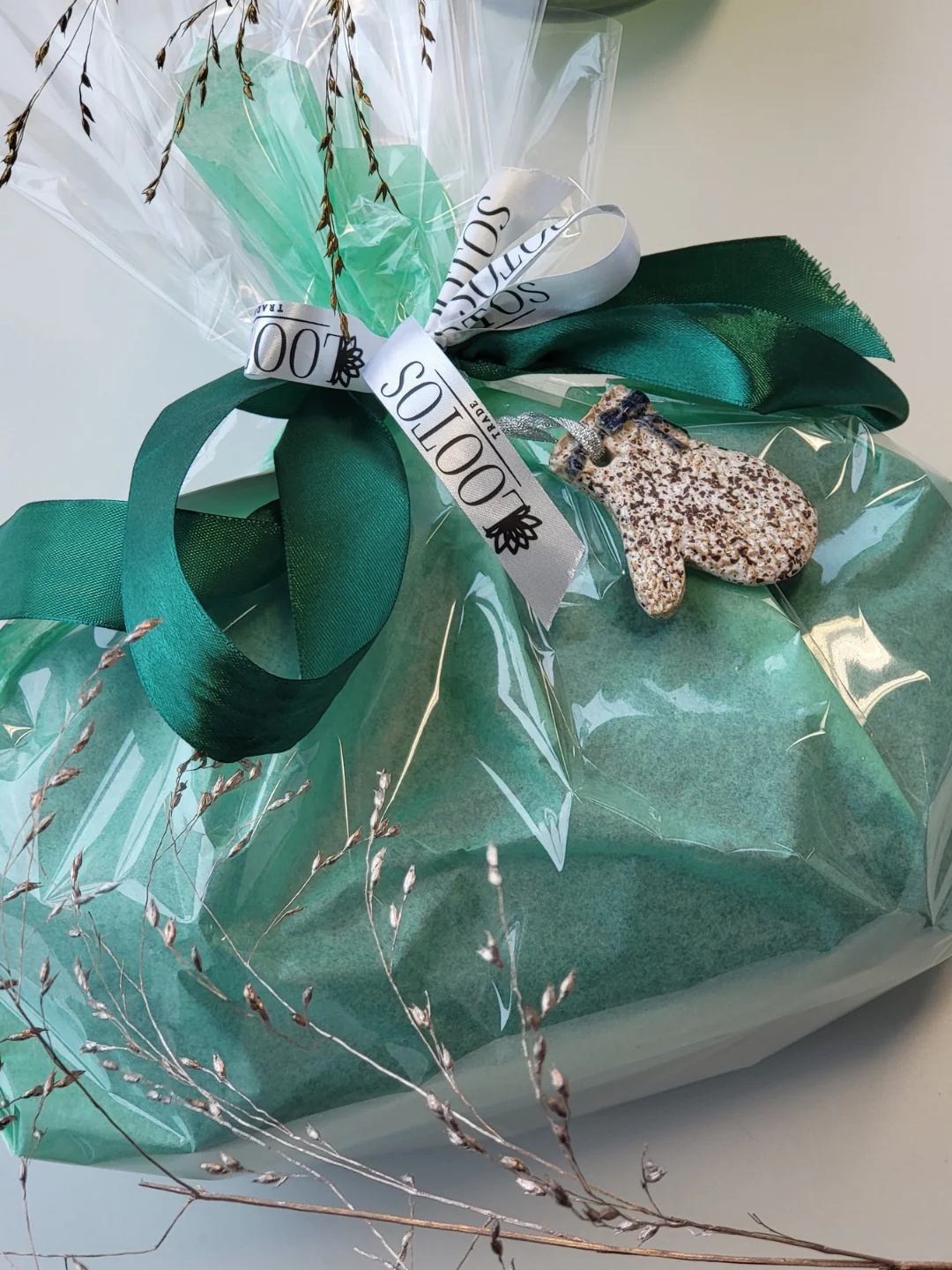 * Clarena jõulupakk NR 5 dušigeeli, näomaski ja näokreemiga kosmeetikakotis