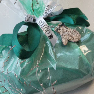 * Clarena jõulupakk NR 6 Diamond Lift kreemi ja Vit C näomaskiga kosmeetikakotis