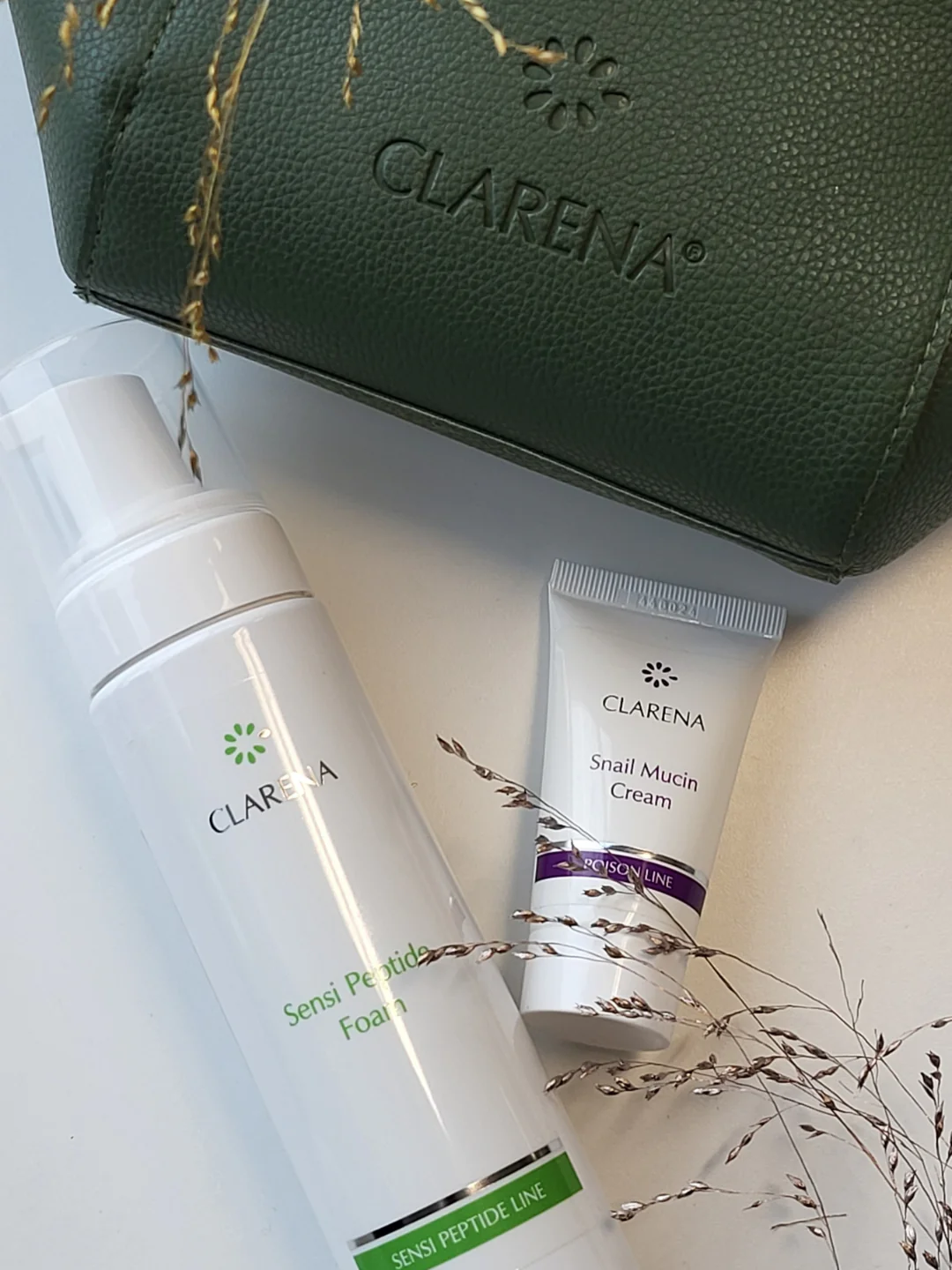 * Clarena jõulupakk NR 6 Sensi Peptide näopesuvahu ja kreemiga kosmeetikakotis - Image 2