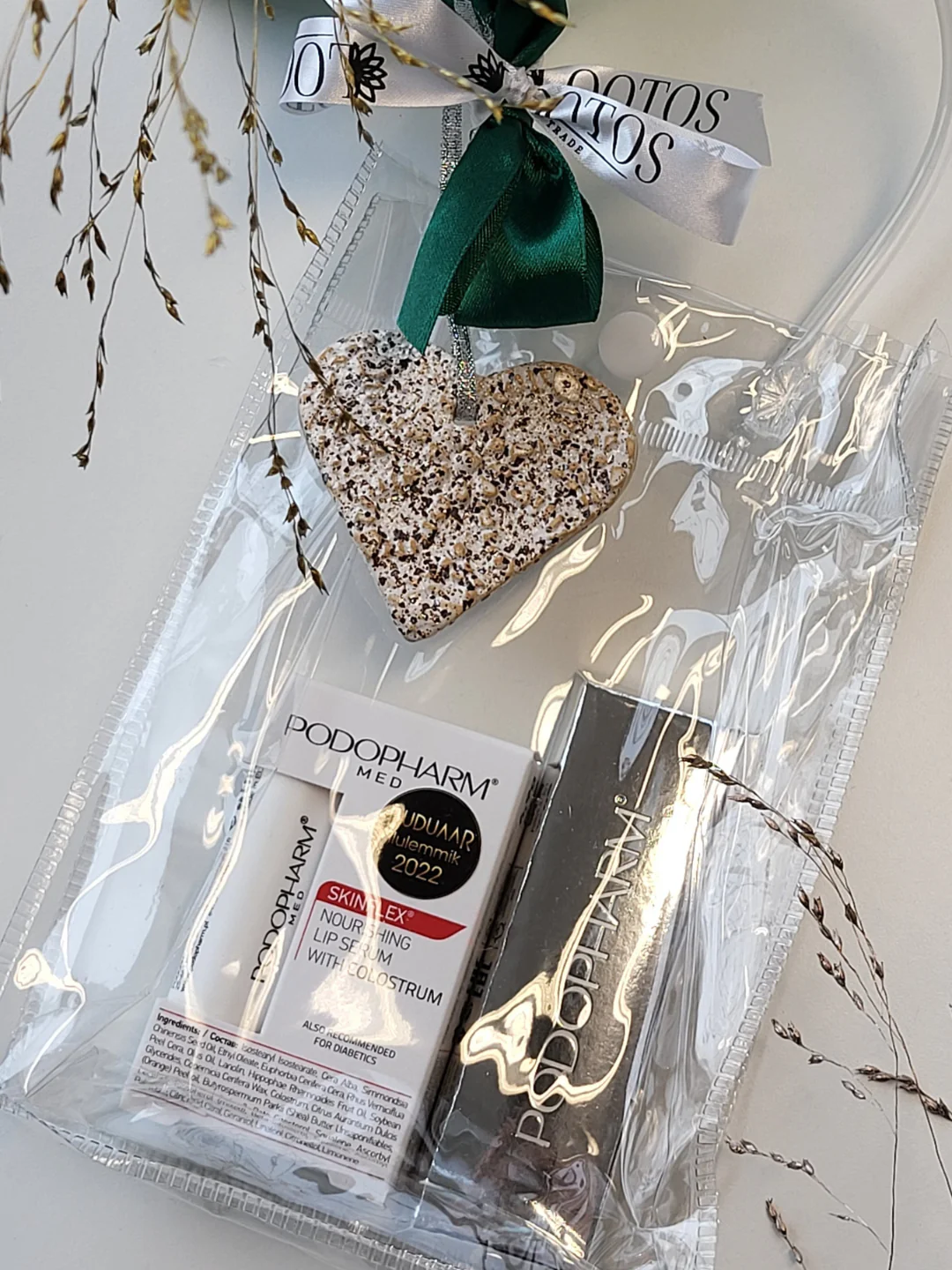 *Podopharmi jõulupakk 2025 NR2 huuleseerumiga