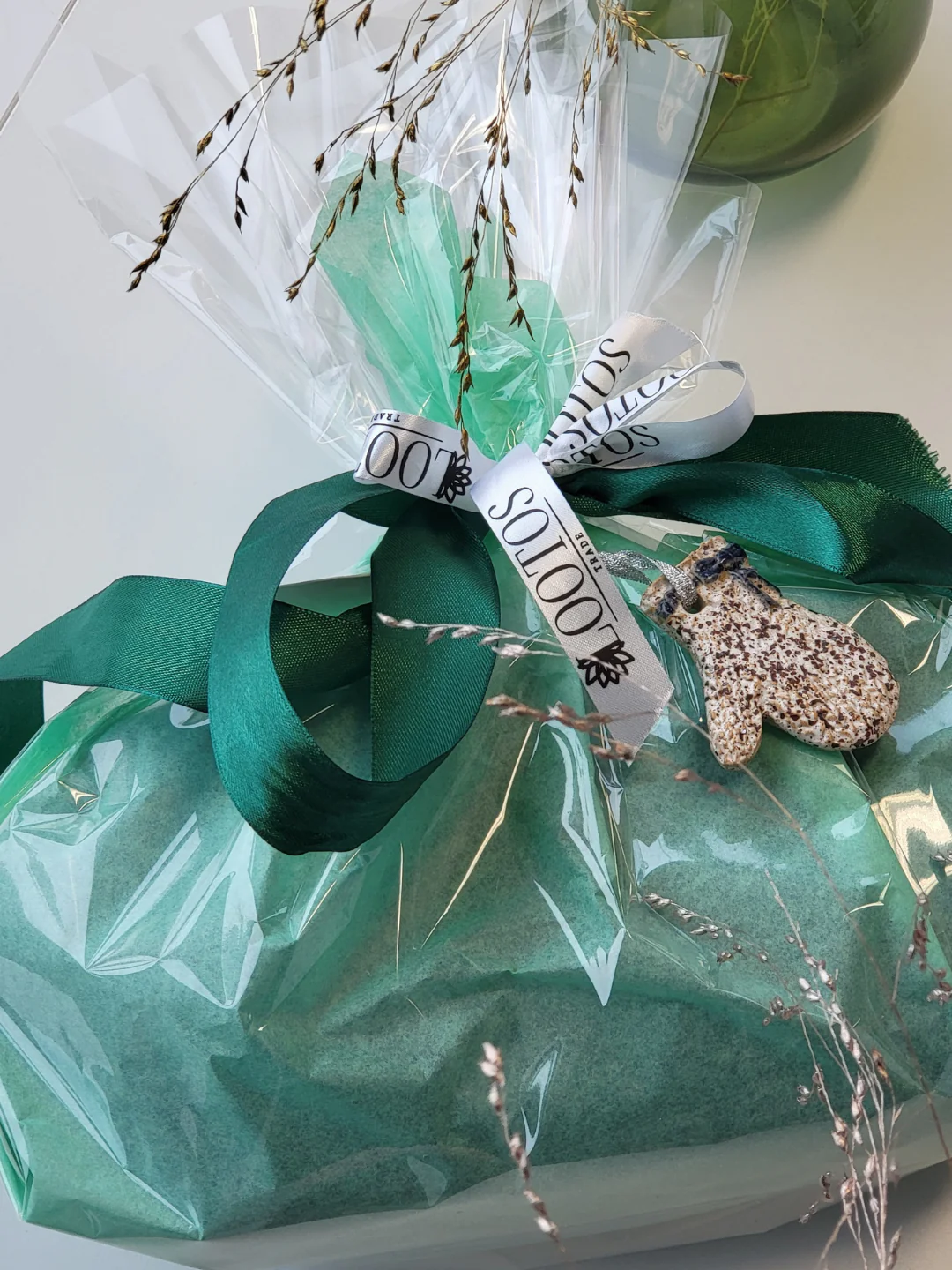 * Clarena jõulupakk NR 6 Sensi Peptide näopesuvahu ja kreemiga kosmeetikakotis